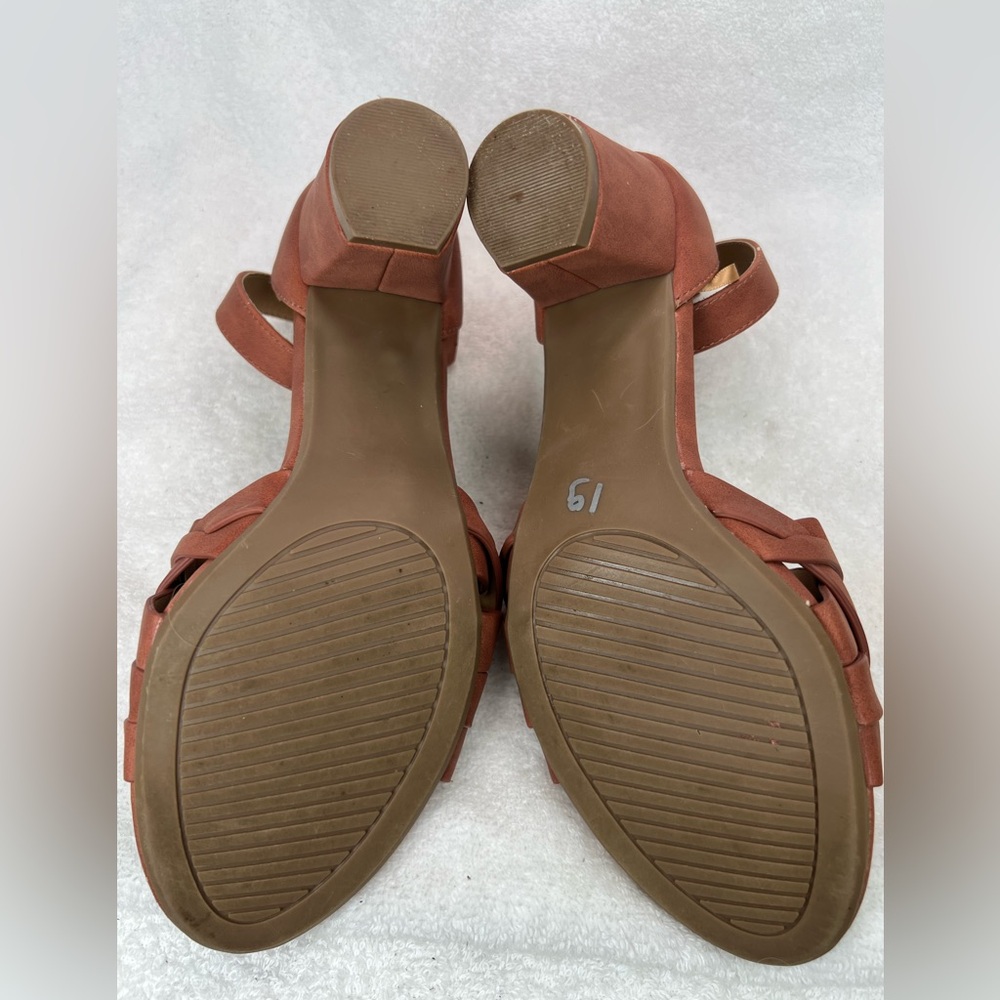 White mt. Brick colored ankle strap heels - Picture 6 of 6